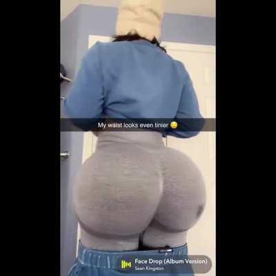 Praise this goddess she recently got her ass bigger take notes women 🤌🏾🍑✨