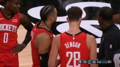 [Highlight] Altercation between Amen Thompson and Jeremy Sochan. Dillon Brooks and Zach Collins get technical fouls.