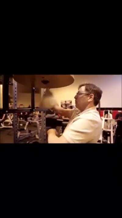 Why does he flex like this... Amazing!