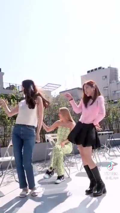 Hyoyeon Second Challenge feat. Yoona and Sunny