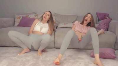 friends squirting together