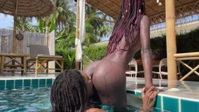 My friend said she always wanted to eat pussy but never had a chance so I let her eat mine. I’m a good friend!