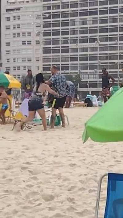 Apenas um dia normal em Copacabana...