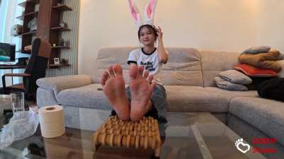 Do you love long and soft Asian amateur teen soles?