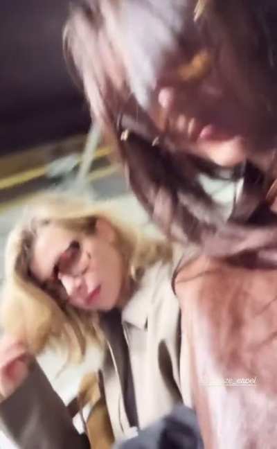 Hande Erçel with her sister Gamze Erçel via IG Story