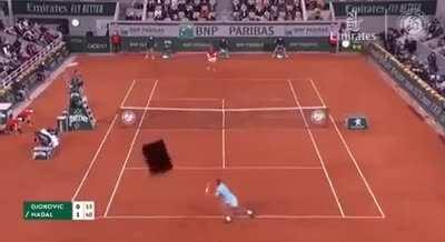 Le tennis de tables prends tout son sens dans ce jeu.