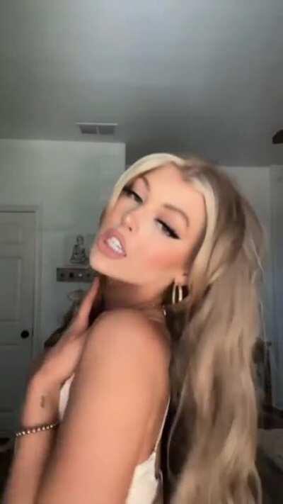 She's on a streak giving us exactly what we like 🥵🤤