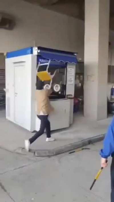 Foxconn workers in Zhengzhou, China breaking Covid testing booth in anger at lockdown