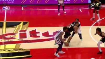 [Highlight] Smart dimes Ziaire Williams for the dunk