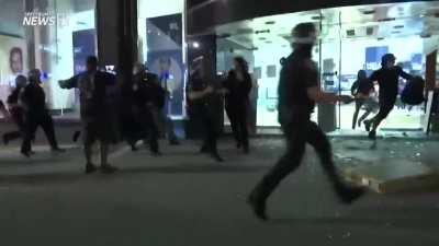 Police show up to a best buy which is being looted in NYC