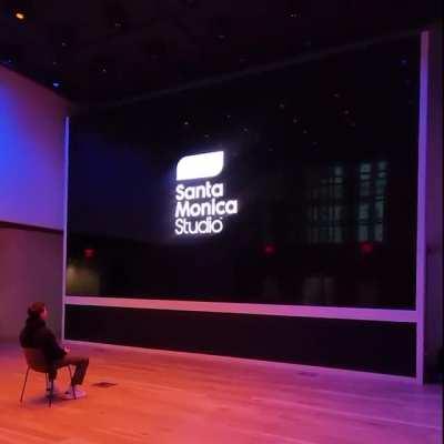 Dude launched GOW Ragnarok on a 400 inch screen