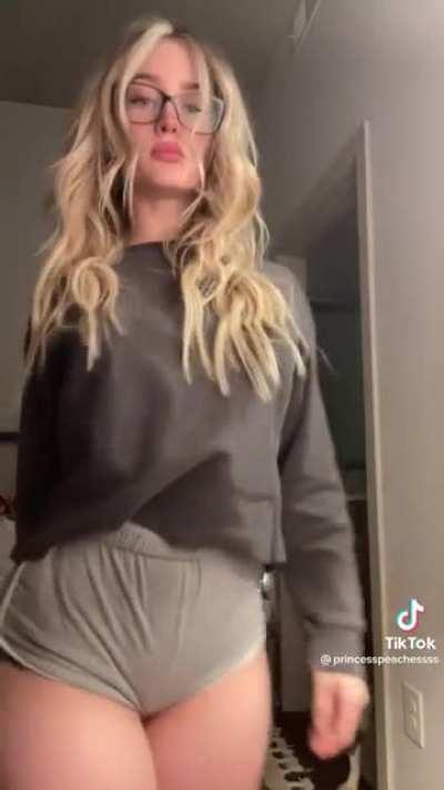 Phat 😺 & 🍑: princesspeachessss sommerray