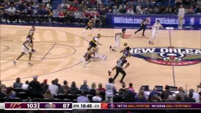 [Highlight] Alvarado hustles for the loose ball and Herb Jones hits a eurostep in transition