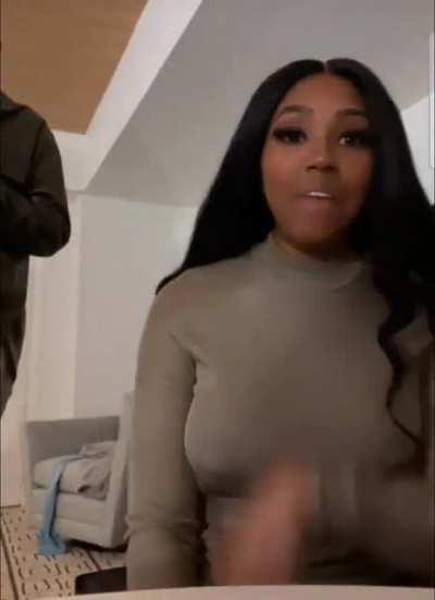 See through shirt somebody put the x-ray filter on this