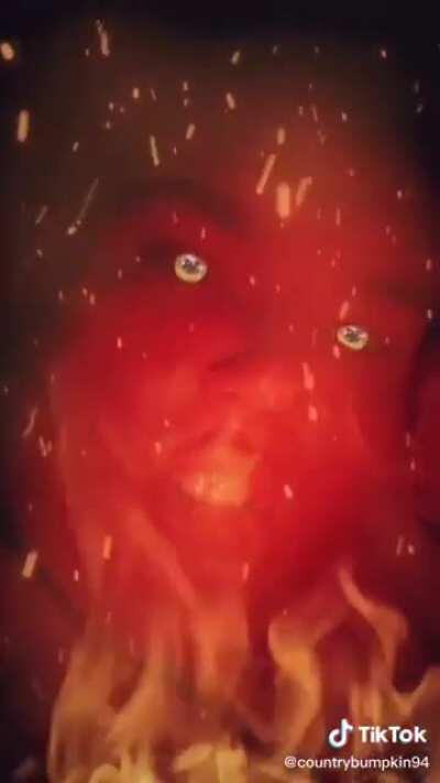 Lmfao her eye filter said ➡️👁 for a sec there