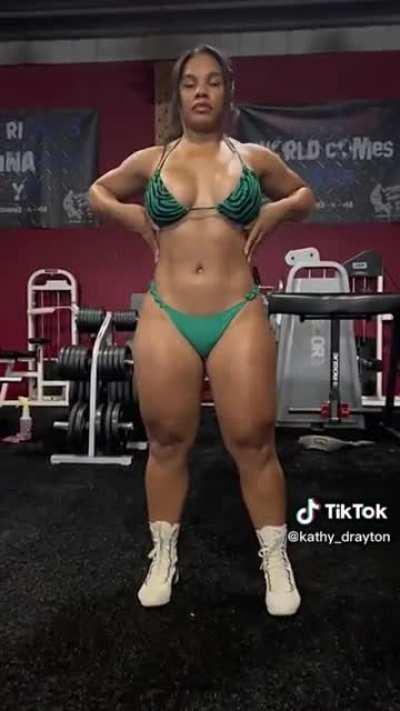 Kathy Drayton (5’3?) Gorgeous.