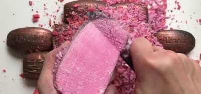 Вот бы в моё детство такое мыло, когда от тли необходимо капусту веником брызгать. Оно быстро крошится.