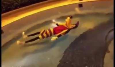 My shit in the toilet while I’m scrolling through redit