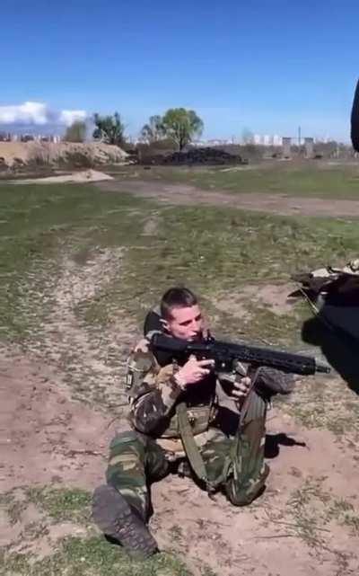 Ukrainian defender of Mariupol shows his new use for his prosthetic leg