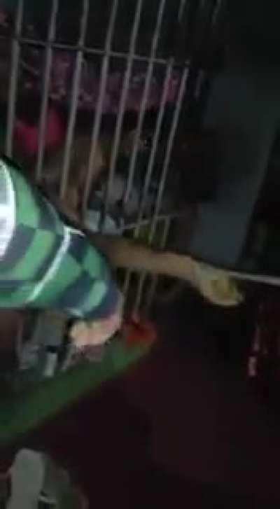 Brazilian Jellyfish Arms trick. A true classic.