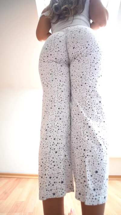 My curvy butt in pyjamas