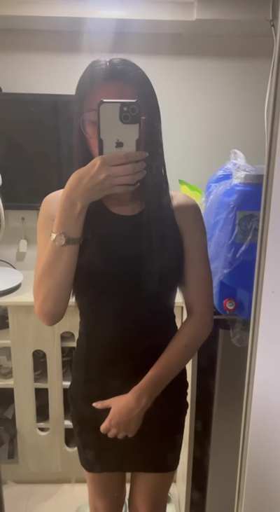 Can you guess how big is my dick and don’t zoom in darling?🍆💦🍑