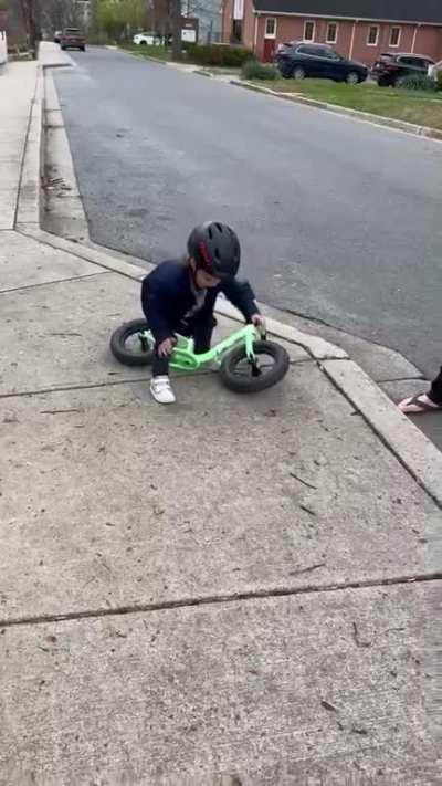 My niece doesn’t really understand how injuries work 😂