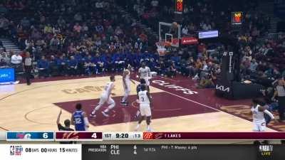 [Highlight] James Harden penetrates on Garland then finds Maxey wide open in the corner. Maxey sinks his third three of the game.