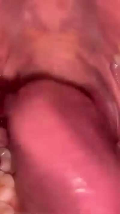 Giantess Evelyn gummy swallow, any volunteers 🤭💦