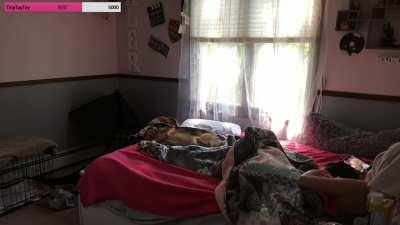 She knew what she do during livestream.😋 