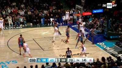 [Highlight] Paolo Banchero posterizes Day'Ron Sharpe