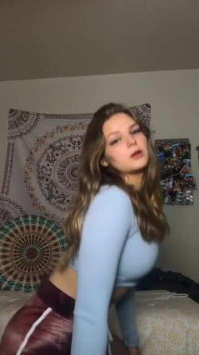 @sava.schultz // Age: 19 // Damn 🥴