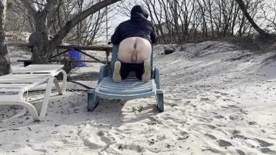 Walking in Coney Island Creek Park, spanked my bare ass. Would you fill that ass with cum if you were passing by?