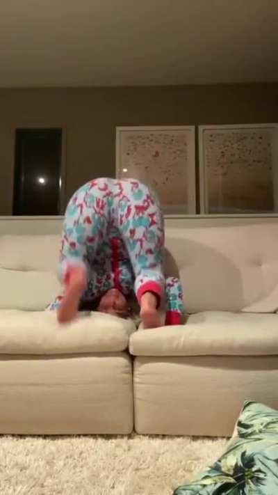 Crazy stunt fart 💨 was hot 🥵 and long enough and makes your cock hard