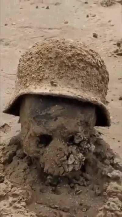 WW2 soldiers skulls resurfacing as the water levels in Dnipro continue to decrease.