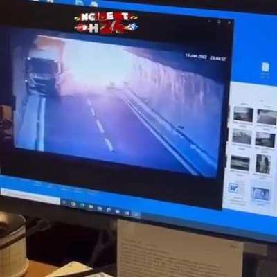 Overtaking in a tunnel