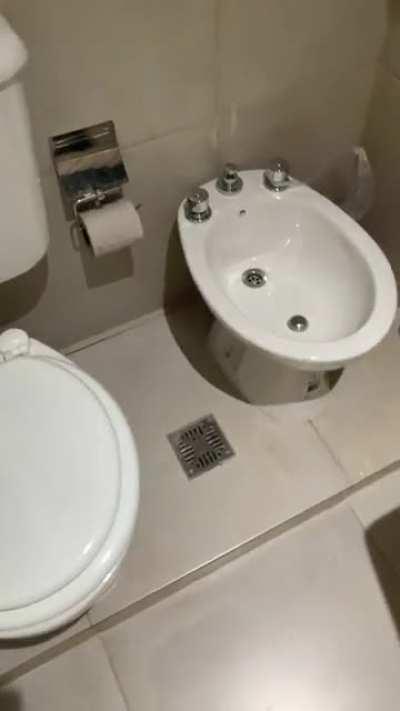 Compras un depto al pozo y viene con alguna que otra perlita para mostrar en reddit