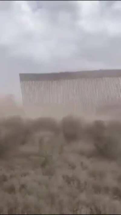 Climate breaks down the wall built by the Wall>Climate party