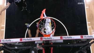 [Highlight] Foul called on Trey Lyles. Kings coach Mike Brown jumps up to challenge.