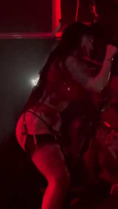 I cant think of another artist as sweet as Zheani is to their fans. I see her commenting all the time on people's post telling them thank you for coming to the show. Like that's so awesome❤️