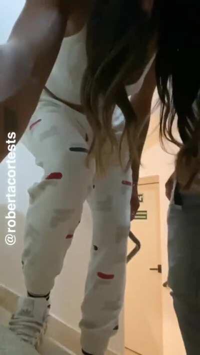 Roberta Cortes was waiting the lift and meeted her neighbor (gif)