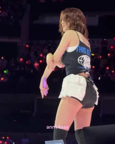 260131 Momo dancing 