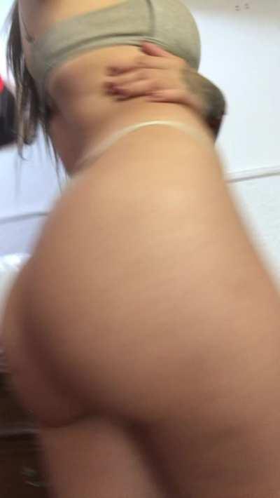 The most amazing bit natural tits and juicy ass