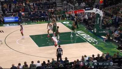 [Highlight] Usman Garuba quickly steals from Brook Lopez and feeds it to KPJ. Garuba already has 3 steals this game.