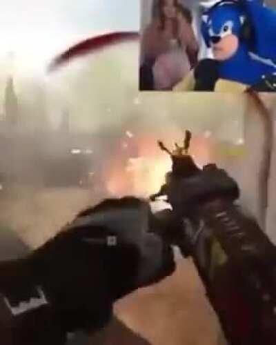 sorry ladies, but sonic suit stay on during sex