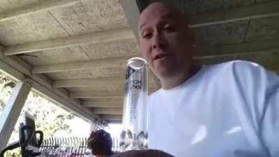 Guy nearly collapses his lungs smoking the world's hottest pepper(Carolina Reaper)