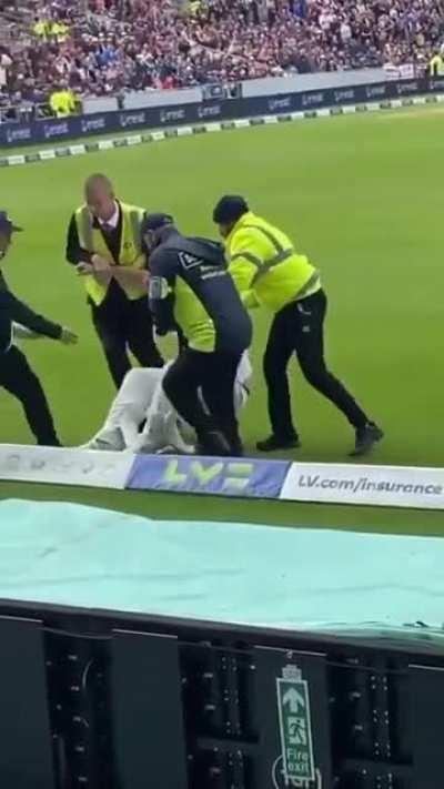 Leaked video of Rahane with Ashwin, Vihari and Mayank and SKY surrounding him.