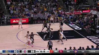 [Highlight] Kuminga throws down a HUGE dunk on top of Theis!