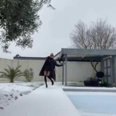 Seraphine walking to lane after MF steals her platform to use as a vibrator: