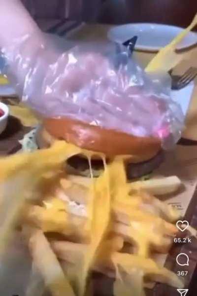 How to put cheese sauce on your fries in the messiest way possible